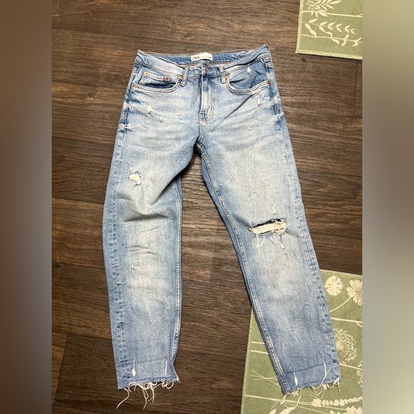 Zara size 6 (38) womens distressed jeans - Picture 1 of 3